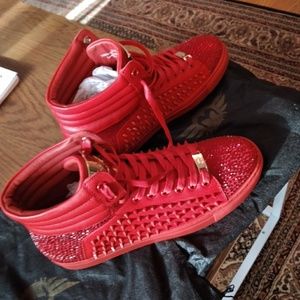 Meet your Posher, Maya